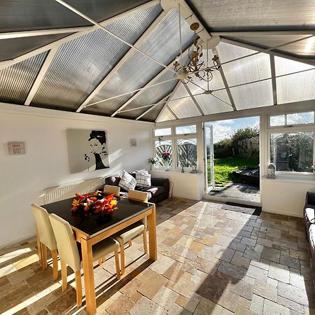 2 Bedroom Holiday Home In The Heart Of West Wales セント・クリアーズ エクステリア 写真