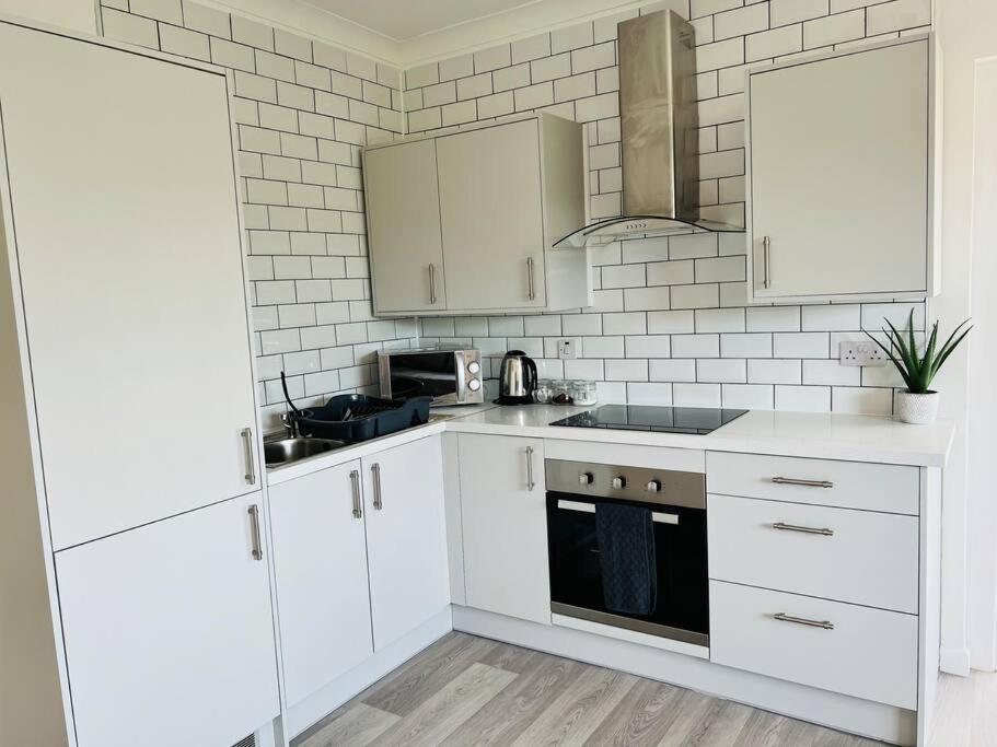 2 Bedroom Holiday Home In The Heart Of West Wales セント・クリアーズ エクステリア 写真