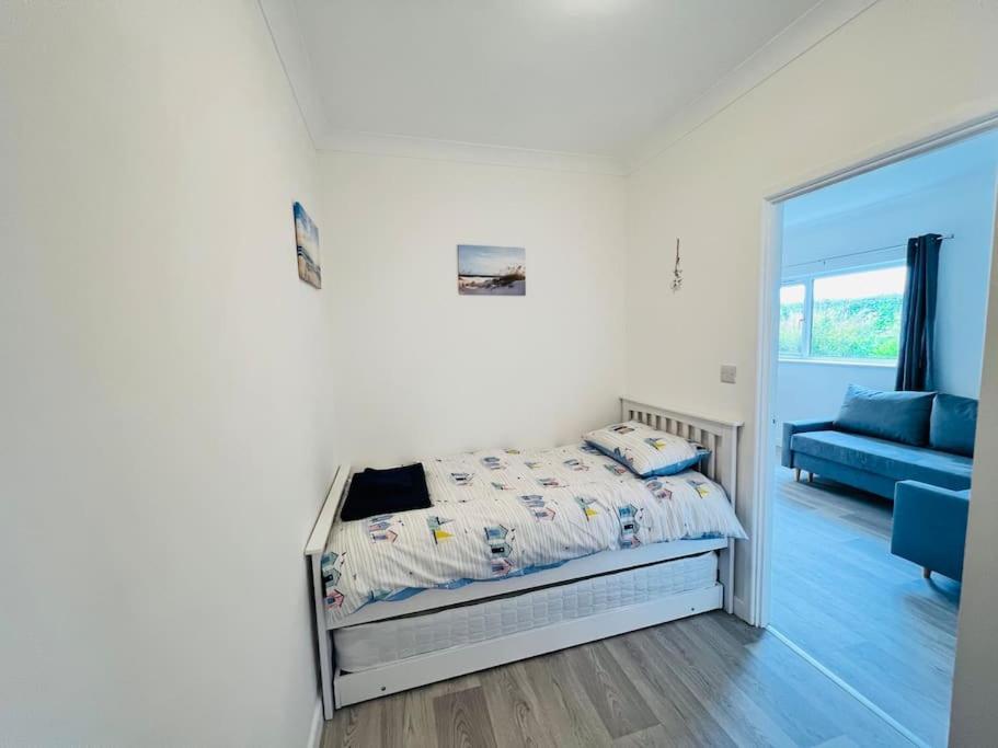 2 Bedroom Holiday Home In The Heart Of West Wales セント・クリアーズ エクステリア 写真