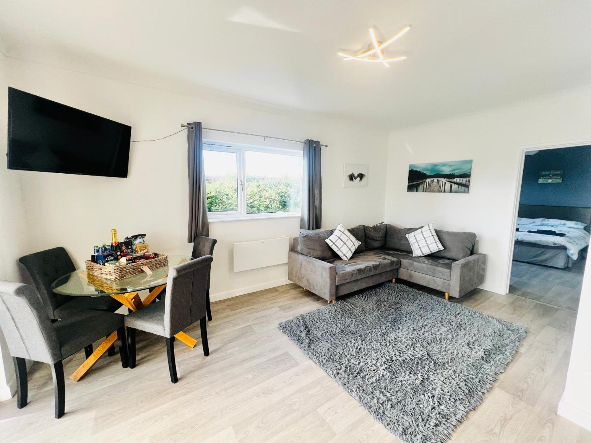 2 Bedroom Holiday Home In The Heart Of West Wales セント・クリアーズ エクステリア 写真