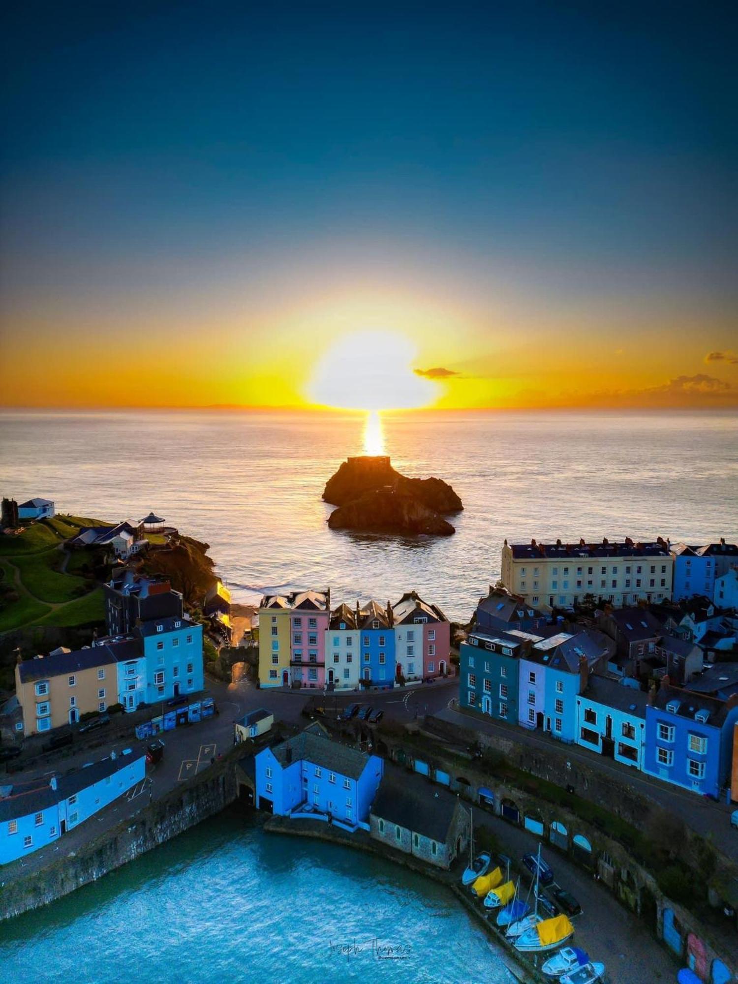 2 Bedroom Holiday Home In The Heart Of West Wales セント・クリアーズ エクステリア 写真